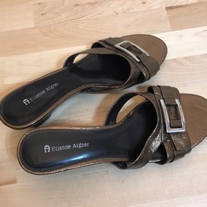 Size 10 Etienne Aigner kitten wedges